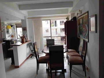 Apto en Urbanización cerrada, sin ascensor, parqueadero privado