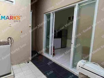 Disewakan Rumah Mungil Terawat Design Modern Minimalis di Area Manahan, Lokasi Sangat Strategis Dekat Kemana Saja