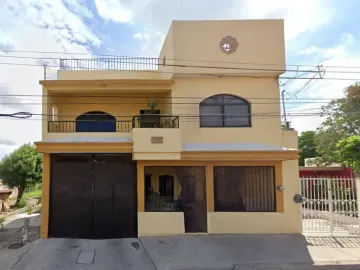 CASA EN REMATE EN CONSTITUYENTE FRANCISCO J. MUJICA 2176 EN LIBERTAD, CULIACÁN SINALOA