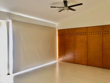 VENTA EN EL CLUB DE GOLF LA CEIBA HERMOSA CASA UN PISO CON PANELES SOLARES., MÉRIDA, YUC.