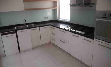 dijual rumah huk  di Summarecon Bekasi