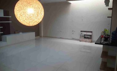 dijual rumah huk  di Summarecon Bekasi