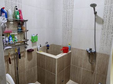 DIJUAL RUMAH CANTIK SEMI FURNISH BLOK TERBAIK HADAP TIMUR DI TAMAN PALEM LESTARI