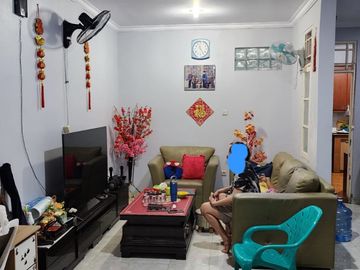 DIJUAL RUMAH CANTIK SEMI FURNISH BLOK TERBAIK HADAP TIMUR DI TAMAN PALEM LESTARI