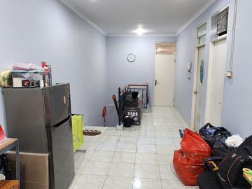 DIJUAL RUMAH CANTIK SEMI FURNISH BLOK TERBAIK HADAP TIMUR DI TAMAN PALEM LESTARI