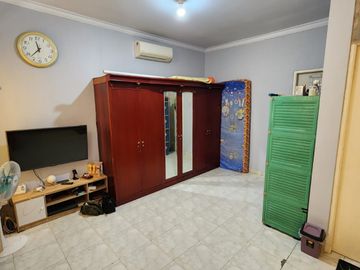 DIJUAL RUMAH CANTIK SEMI FURNISH BLOK TERBAIK HADAP TIMUR DI TAMAN PALEM LESTARI