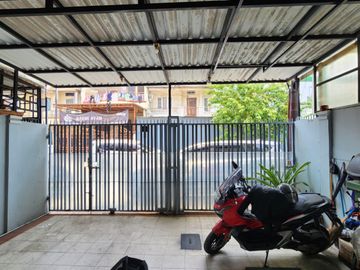 DIJUAL RUMAH CANTIK SEMI FURNISH BLOK TERBAIK HADAP TIMUR DI TAMAN PALEM LESTARI