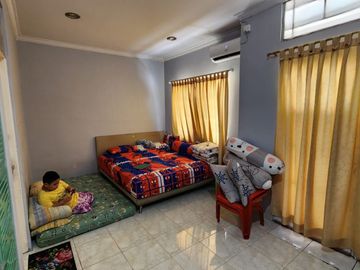 DIJUAL RUMAH CANTIK SEMI FURNISH BLOK TERBAIK HADAP TIMUR DI TAMAN PALEM LESTARI