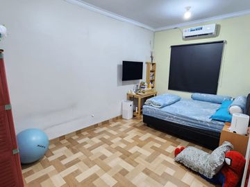 DIJUAL RUMAH CANTIK SEMI FURNISH BLOK TERBAIK HADAP TIMUR DI TAMAN PALEM LESTARI