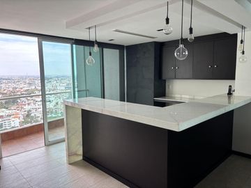 VENTA/RENTA DE PENTHOUSE EN TORRE VELA CON VISTA AL MAR, BOCA DEL RÍO, VER