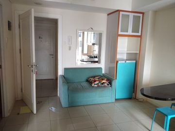 ready disewakan apartemen green lake sunter,tipe 2bedrooms full furnished,view laut priok,hadap utara,AC 3 dan waterheater,43jt/12bulan