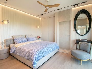 Ultra-Luxury Duplex Penthouse – Ocean Bay, Mae Phim