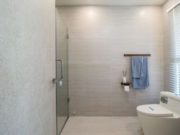 Ultra-Luxury Duplex Penthouse – Ocean Bay, Mae Phim