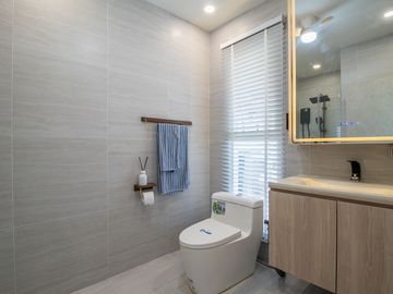 Ultra-Luxury Duplex Penthouse – Ocean Bay, Mae Phim