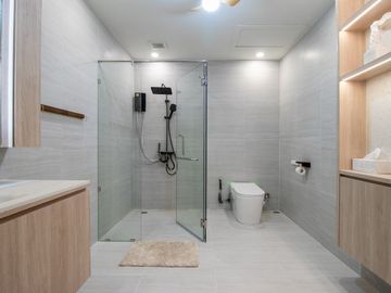 Ultra-Luxury Duplex Penthouse – Ocean Bay, Mae Phim