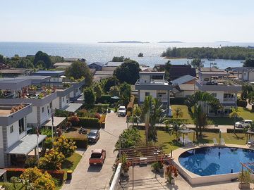 Ultra-Luxury Duplex Penthouse – Ocean Bay, Mae Phim