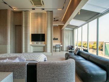 Ultra-Luxury Duplex Penthouse – Ocean Bay, Mae Phim