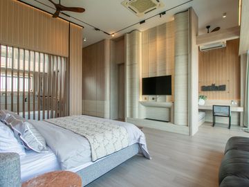 Ultra-Luxury Duplex Penthouse – Ocean Bay, Mae Phim