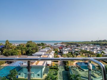 Ultra-Luxury Duplex Penthouse – Ocean Bay, Mae Phim