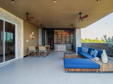 Ultra-Luxury Duplex Penthouse – Ocean Bay, Mae Phim