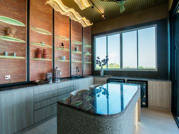 Ultra-Luxury Duplex Penthouse – Ocean Bay, Mae Phim