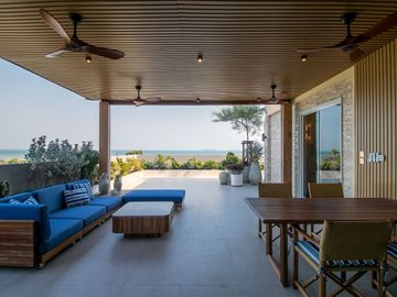 Ultra-Luxury Duplex Penthouse – Ocean Bay, Mae Phim
