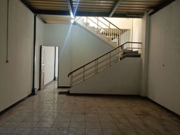 150 jt nego Disewakan Ruko Cibadak 2,5 lantai searah daerah Ramai Kuliner