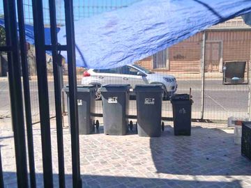 ARRIENDO LOCAL EN CONCURRIDO CENTRO COMERCIAL.