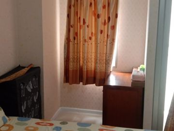 disewa unit apartemen green lake sunter,studio furnished,lantai rendah,view danau sunter,Ac dan waterheater