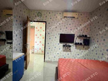 Miliki segera hunian nyaman dan strategis di jantung Jakarta Selatan! Dijual unit apartemen The Royal Olive Residence berlokasi di area premium Pasar