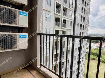 Miliki segera hunian nyaman dan strategis di jantung Jakarta Selatan! Dijual unit apartemen The Royal Olive Residence berlokasi di area premium Pasar