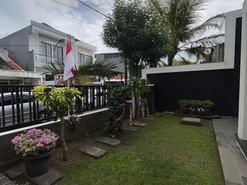 Terawat Siap Huni Rumah Darmo Permai Timur - Akses Jalan 2 Mobil Longgar