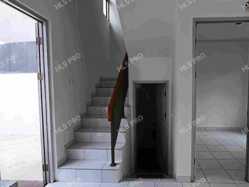 Rumah rapi siap huni 3 kamar 2 lantai dekat pasar modern