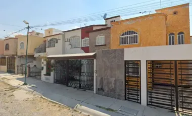 CASA EN REMATE EN PINGÜINO 14 EN EL CAPRICHO, SAN JUAN DEL RÍO, QRO.
