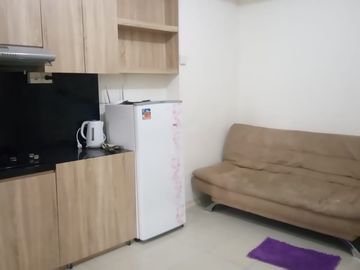 disewakan unit apartemen green lake sunter,2 kamar furnished,lantai tengah,2 AC dan waterheater,14 juta/3 bulan