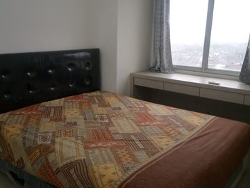 disewakan unit apartemen green lake sunter,2 kamar furnished,lantai tengah,2 AC dan waterheater,14 juta/3 bulan