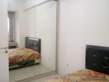 disewakan unit apartemen green lake sunter,2 kamar furnished,lantai tengah,2 AC dan waterheater,14 juta/3 bulan