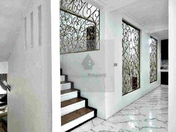 RUMAH MEWAH DI CITRA GRAND CIBUBUR, SEMIFURNISH