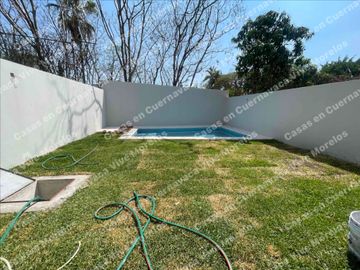 CASA NUEVA EN VENTA MODERNA EN RESIDENCIAL JIUTEPEC ALBERCA Y JARDN