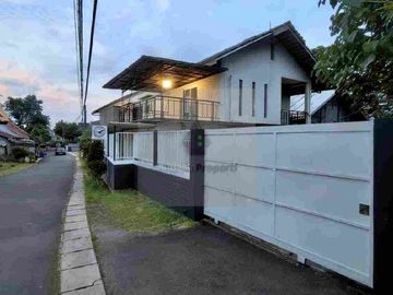 RUMAH KANTOR TANAH LUAS DEKAT PINTU TOL DAN TERMINAL, AKSES LEBAR ASRI DAN NYAMAN, DEKAT SENTRA BISNIS