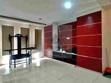 RUMAH KANTOR TANAH LUAS DEKAT PINTU TOL DAN TERMINAL, AKSES LEBAR ASRI DAN NYAMAN, DEKAT SENTRA BISNIS
