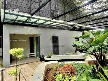RUMAH KANTOR TANAH LUAS DEKAT PINTU TOL DAN TERMINAL, AKSES LEBAR ASRI DAN NYAMAN, DEKAT SENTRA BISNIS
