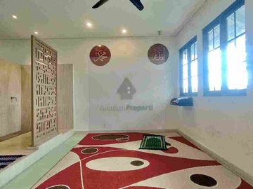 RUMAH KANTOR TANAH LUAS DEKAT PINTU TOL DAN TERMINAL, AKSES LEBAR ASRI DAN NYAMAN, DEKAT SENTRA BISNIS