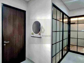 RUMAH KANTOR TANAH LUAS DEKAT PINTU TOL DAN TERMINAL, AKSES LEBAR ASRI DAN NYAMAN, DEKAT SENTRA BISNIS