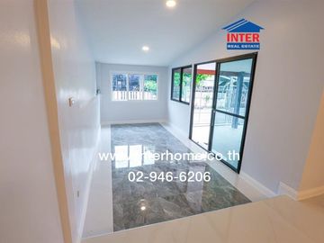Single-story house, 40 sq.wa., Thepthip Niwet Village, near AC Market, Sai Mai Soi 10, Sai Mai Road, Sai Mai District, Bangkok.