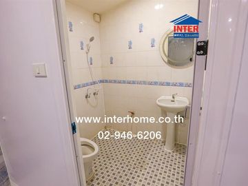 Single-story house, 40 sq.wa., Thepthip Niwet Village, near AC Market, Sai Mai Soi 10, Sai Mai Road, Sai Mai District, Bangkok.
