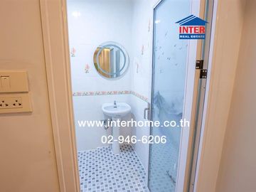 Single-story house, 40 sq.wa., Thepthip Niwet Village, near AC Market, Sai Mai Soi 10, Sai Mai Road, Sai Mai District, Bangkok.