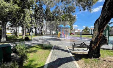 VENTA DE CASA EN QUINTAS
DE CORTES | ZEREZOTLA , CHOLULA PUEBLA
Ubicado a 5 min del cerro del Zapoteco 
12 min de la UDLAP