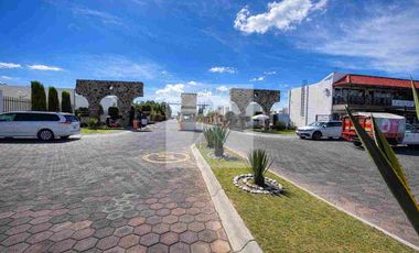 VENTA DE CASA EN QUINTAS
DE CORTES | ZEREZOTLA , CHOLULA PUEBLA
Ubicado a 5 min del cerro del Zapoteco 
12 min de la UDLAP