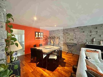 Residencia de 1 nivel con amplios espacios interiores y terraza